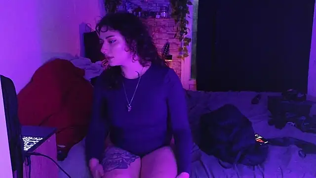 Snapshot of Moxxxie chatting on December 2025 04:34:01 PM Moxxxie online show from December 2025 04:34:01 PM