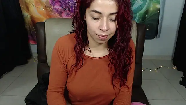 Snapshot of Alexxx_andr4 chatting on February 2025 02:18:01 AM Alexxx andr4 online show from February 2025 02:18:01 AM