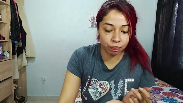 Snapshot of Alexxx_andr4 chatting on March 2025 03:31:01 PM Alexxx andr4 online show from March 2025 03:31:01 PM