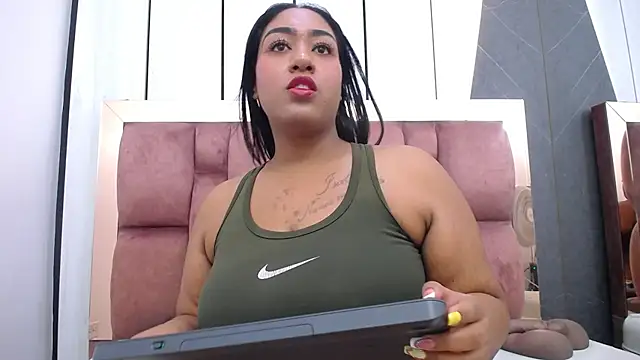 Snapshot of arianna_pearl chatting on June 2026 01:25:02 PM arianna pearl online show from June 2026 01:25:02 PM