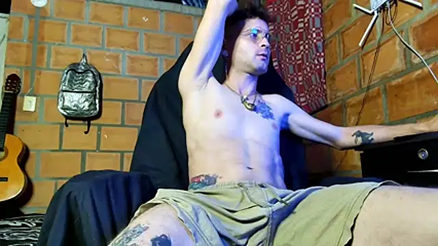 Snapshot of ChristBocellie chatting on April 2026 07:02:01 AM ChristBocellie online show from April 2026 07:02:01 AM