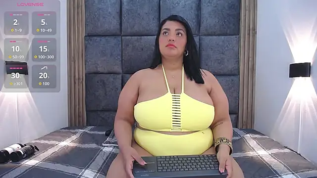 Snapshot of AmandaRousel chatting on October 2025 02:41:02 PM AmandaRousel online show from October 2025 02:41:02 PM