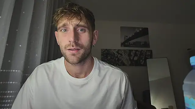 Snapshot of lukegunn chatting on February 2026 11:42:02 PM lukegunn online show from February 2026 11:42:02 PM