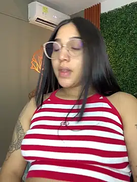 Amandanauty online show from February 2025 12:32:01 AM