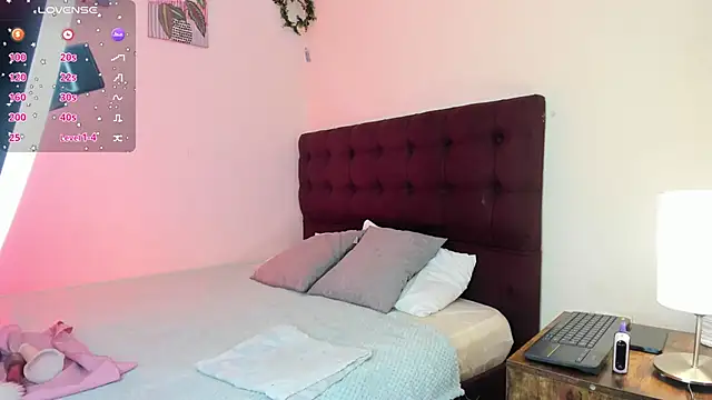 Snapshot of Athompzon chatting on December 2025 07:21:01 PM Athompzon online show from December 2025 07:21:01 PM