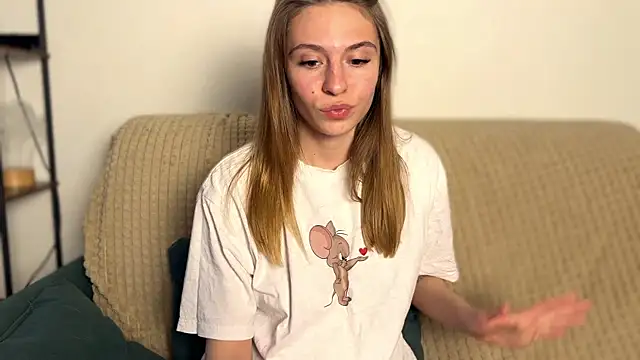 LovelyKatea online show from May 2026 03:52:02 PM