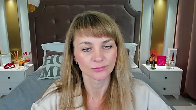 annasimonsj online show from April 2026 01:11:02 AM