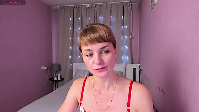 annasimonsj online show from May 2026 12:59:01 AM