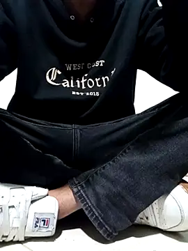 stifen  online show from December 2025 01:55:02 AM