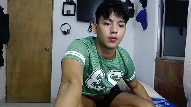 Apolo  lommelli online show from March 2025 04:50:02 AM