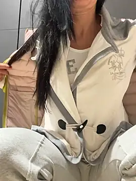 Luna-77 online show from April 2026 04:31:01 AM