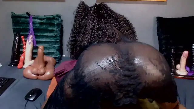 Snapshot of DarkNSpicy4U chatting on October 2025 01:37:02 AM DarkNSpicy4U online show from October 2025 01:37:02 AM