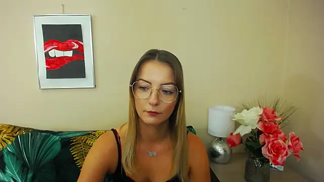 Snapshot of NatalieSexy chatting on December 2024 12:27:02 PM NatalieSexy online show from December 2024 12:27:02 PM