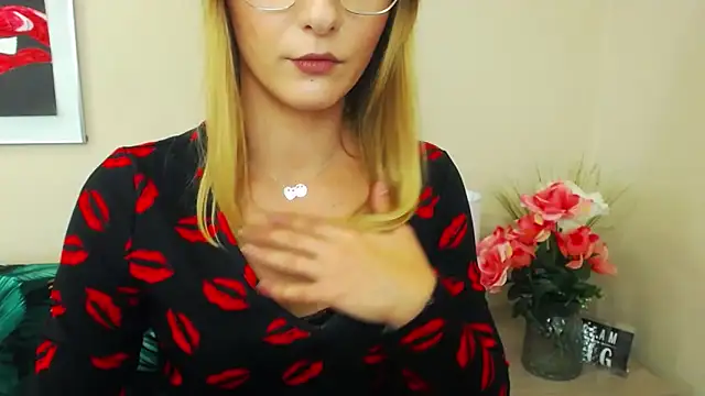 Snapshot of NatalieSexy chatting on January 2025 10:17:02 AM NatalieSexy online show from January 2025 10:17:02 AM