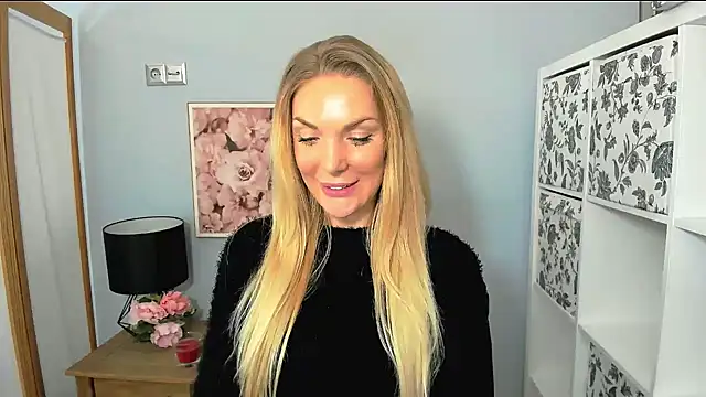 Snapshot of AulloraHoney chatting on January 2025 09:15:01 AM AulloraHoney online show from January 2025 09:15:01 AM