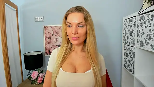 Snapshot of AulloraHoney chatting on February 2025 06:12:02 AM AulloraHoney online show from February 2025 06:12:02 AM