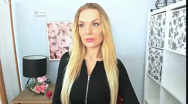 Snapshot of AulloraHoney chatting on February 2025 11:52:01 AM AulloraHoney online show from February 2025 11:52:01 AM