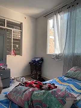 Snapshot of Elena222_ chatting on December 2025 07:53:02 PM Elena222 online show from December 2025 07:53:02 PM