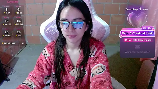 Snapshot of Maggie_Fox3 chatting on May 2026 12:29:01 AM Maggie Fox3 online show from May 2026 12:29:01 AM