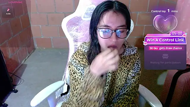 Snapshot of Maggie_Fox3 chatting on May 2026 01:22:02 AM Maggie Fox3 online show from May 2026 01:22:02 AM