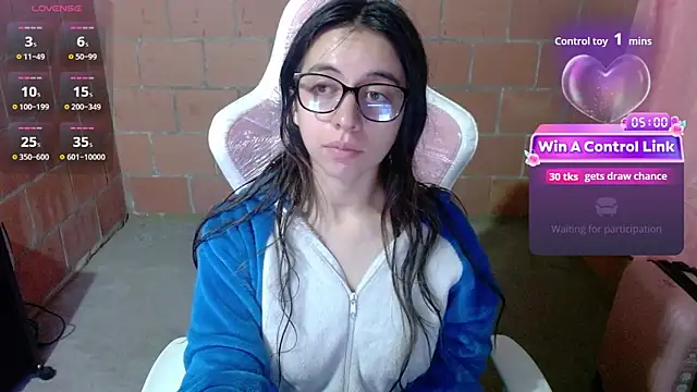 Snapshot of Maggie_Fox3 chatting on May 2026 01:00:01 AM Maggie Fox3 online show from May 2026 01:00:01 AM