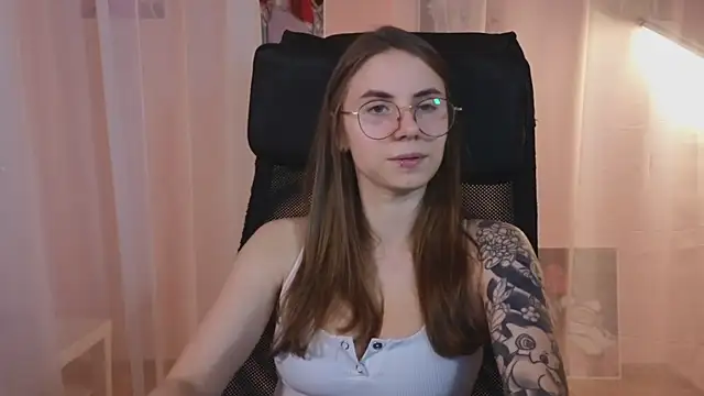 Snapshot of _AnnaStark_ chatting on December 2024 03:50:02 AM AnnaStark online show from December 2024 03:50:02 AM