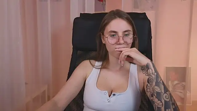 Snapshot of _AnnaStark_ chatting on December 2024 06:52:02 AM AnnaStark online show from December 2024 06:52:02 AM