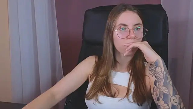 Snapshot of _AnnaStark_ chatting on December 2024 11:39:02 PM AnnaStark online show from December 2024 11:39:02 PM