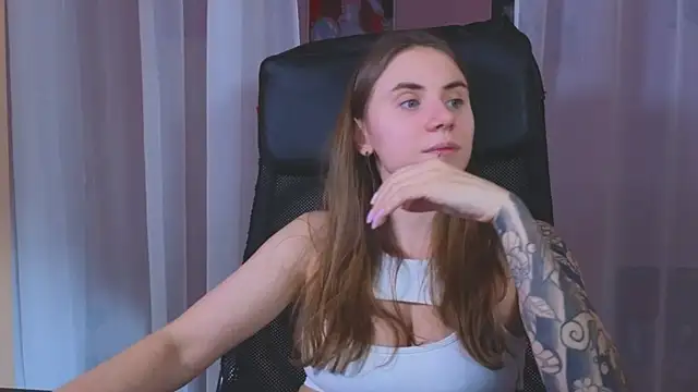 Snapshot of _AnnaStark_ chatting on January 2025 12:33:01 AM AnnaStark online show from January 2025 12:33:01 AM