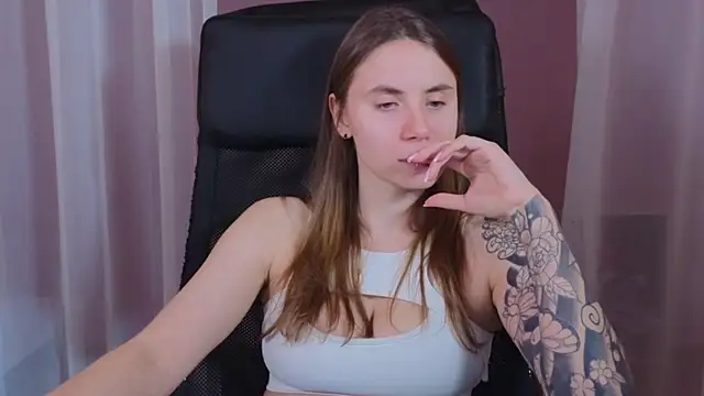 Snapshot of _AnnaStark_ chatting on January 2025 11:55:01 PM AnnaStark online show from January 2025 11:55:01 PM