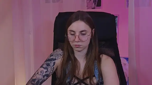 Snapshot of _AnnaStark_ chatting on January 2025 02:27:01 AM AnnaStark online show from January 2025 02:27:01 AM