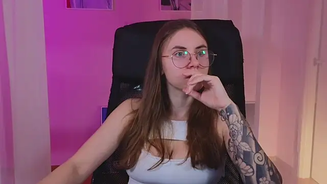 Snapshot of _AnnaStark_ chatting on January 2025 08:31:02 PM AnnaStark online show from January 2025 08:31:02 PM