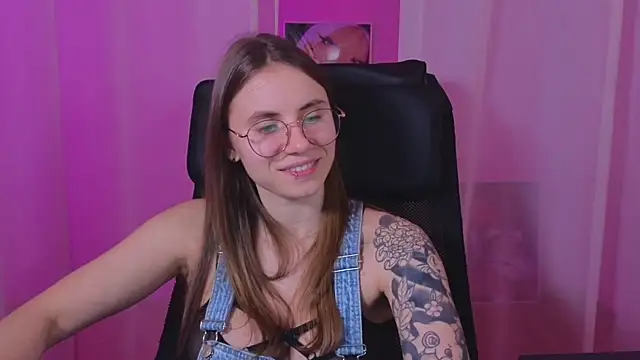 Snapshot of _AnnaStark_ chatting on February 2025 03:54:01 AM AnnaStark online show from February 2025 03:54:01 AM