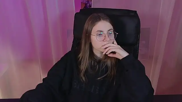 Snapshot of _AnnaStark_ chatting on February 2025 06:16:01 PM AnnaStark online show from February 2025 06:16:01 PM