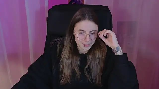 Snapshot of _AnnaStark_ chatting on February 2025 12:19:01 AM AnnaStark online show from February 2025 12:19:01 AM