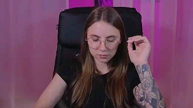 Snapshot of _AnnaStark_ chatting on February 2025 11:32:02 PM AnnaStark online show from February 2025 11:32:02 PM