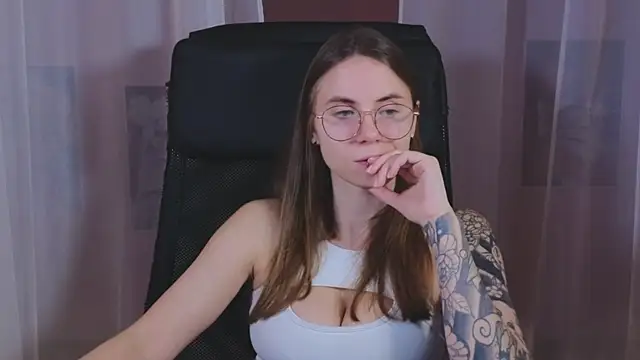 Snapshot of _AnnaStark_ chatting on March 2025 08:54:02 PM AnnaStark online show from March 2025 08:54:02 PM