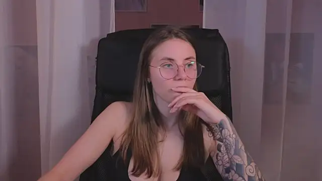 Snapshot of _AnnaStark_ chatting on March 2025 02:46:01 AM AnnaStark online show from March 2025 02:46:01 AM