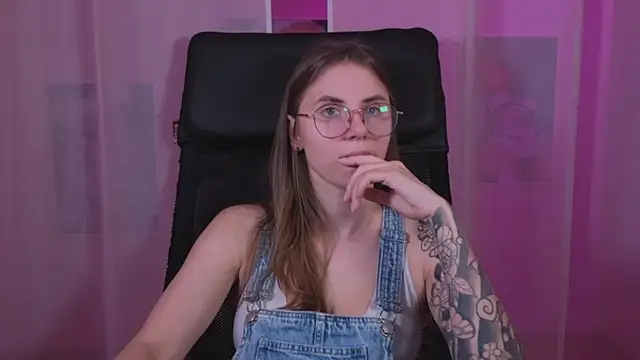 Snapshot of _AnnaStark_ chatting on March 2025 08:32:02 PM AnnaStark online show from March 2025 08:32:02 PM