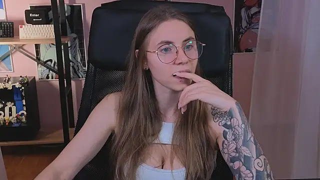 Snapshot of _AnnaStark_ chatting on September 2025 07:15:02 PM AnnaStark online show from September 2025 07:15:02 PM