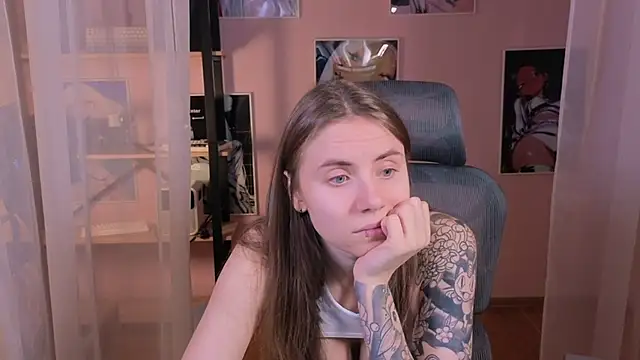 Snapshot of _AnnaStark_ chatting on November 2025 06:08:02 PM AnnaStark online show from November 2025 06:08:02 PM