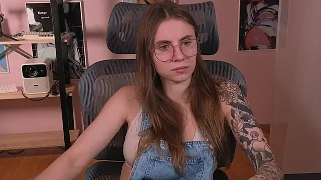 Snapshot of _AnnaStark_ chatting on November 2025 08:30:02 PM AnnaStark online show from November 2025 08:30:02 PM