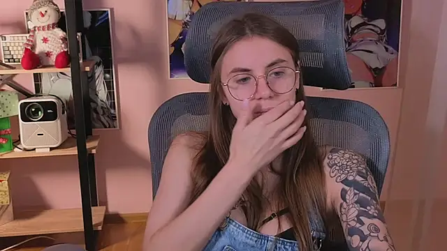 Snapshot of _AnnaStark_ chatting on November 2025 08:21:02 PM AnnaStark online show from November 2025 08:21:02 PM