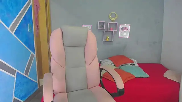 Snapshot of SexyLeilaa chatting on December 2024 03:09:01 AM SexyLeilaa online show from December 2024 03:09:01 AM