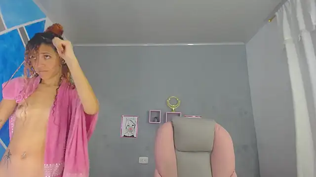 Snapshot of SexyLeilaa chatting on December 2024 06:06:01 AM SexyLeilaa online show from December 2024 06:06:01 AM