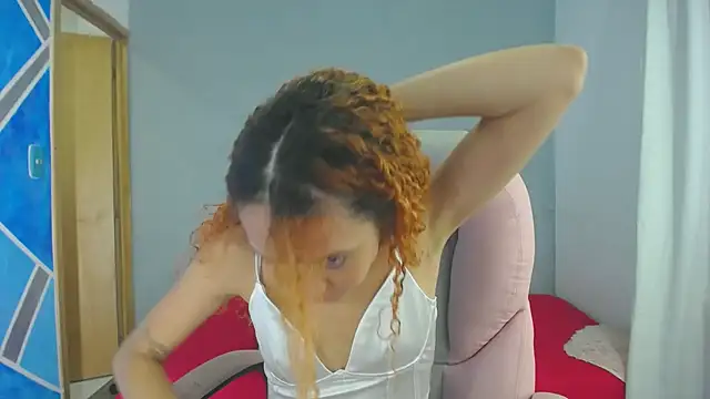 Snapshot of SexyLeilaa chatting on January 2025 02:38:02 AM SexyLeilaa online show from January 2025 02:38:02 AM