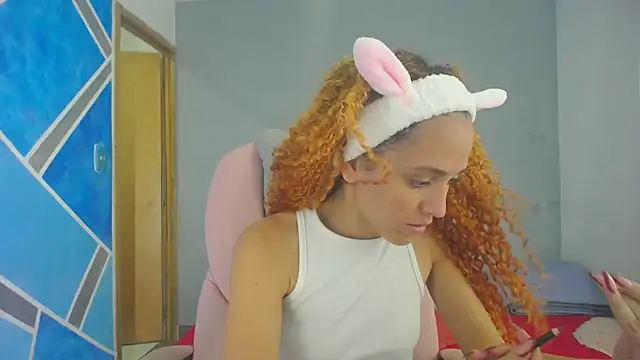 Snapshot of SexyLeilaa chatting on January 2025 03:08:02 AM SexyLeilaa online show from January 2025 03:08:02 AM