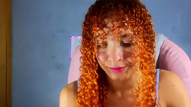 Snapshot of SexyLeilaa chatting on January 2025 03:30:02 AM SexyLeilaa online show from January 2025 03:30:02 AM