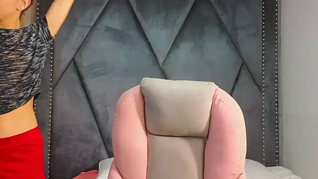 Snapshot of SexyLeilaa chatting on March 2025 01:05:01 AM SexyLeilaa online show from March 2025 01:05:01 AM