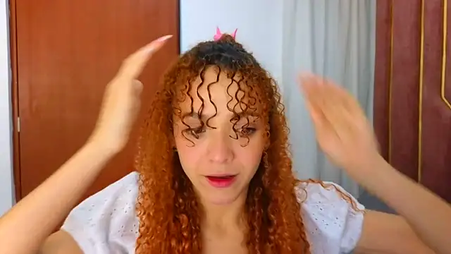 Snapshot of SexyLeilaa chatting on September 2025 02:22:01 AM SexyLeilaa online show from September 2025 02:22:01 AM